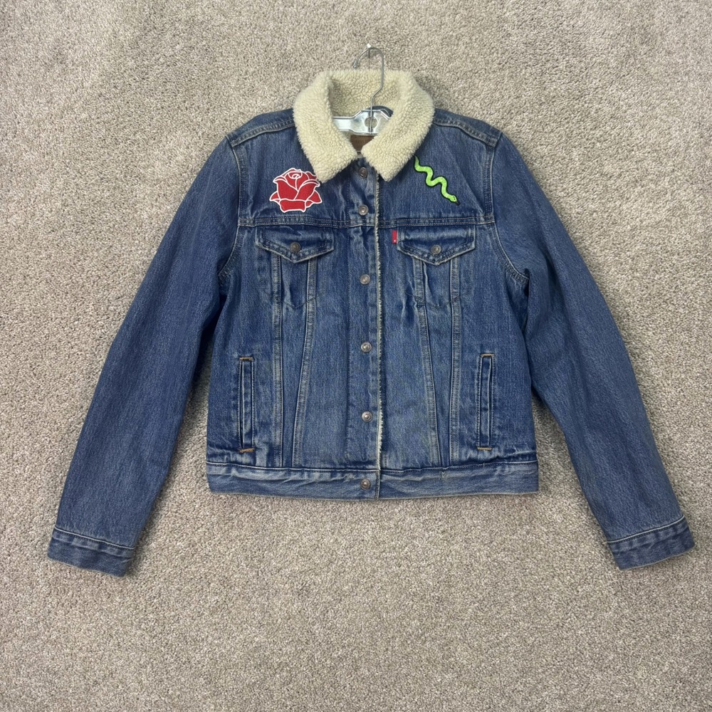 Levi's Premium Sherpa Trucker Jacket Womens Medium Blue Rose Snake Patches - Picture 1 of 9